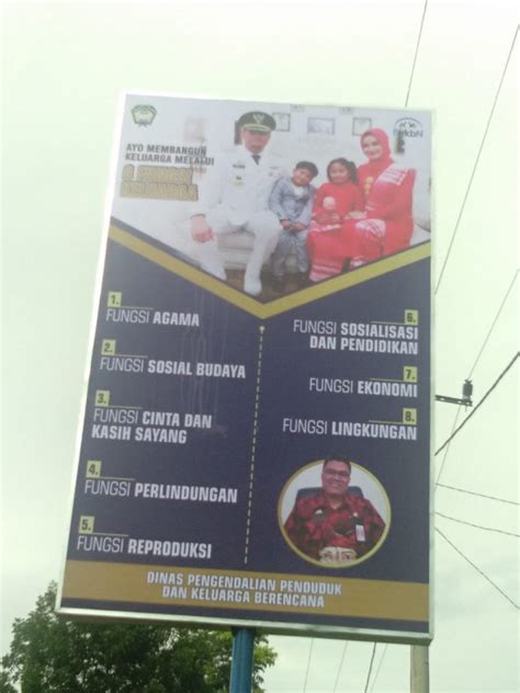 Pemasangan Bilboard 8 Fungsi Keluarga