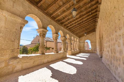 Galería Del Pórtico De La Iglesia San Miguel En San Esteban De Gormaz