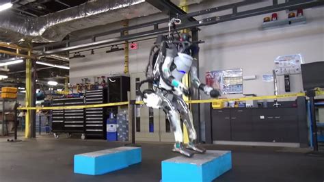 Boston Dynamics Roboter Atlas Zeigt Sich Sportlich