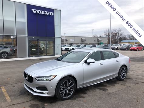 New 2019 Volvo S90 T5 Momentum Awd 4d Sedan