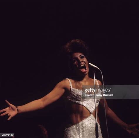 4 877 Shirley Bassey Photos And High Res Pictures Getty Images