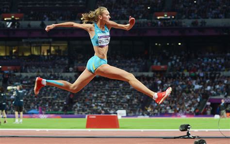 Olga Rypakova do Cazaquistão é ouro no salto triplo em Londres