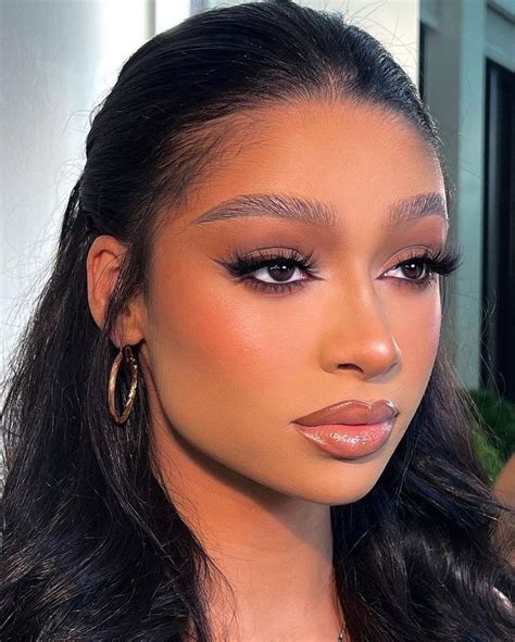 𝐸𝐶𝐿𝐴𝐼𝑅𝐷𝐸𝑀𝐴𝑈𝑋 Pageant makeup Natural glam makeup Glam makeup look