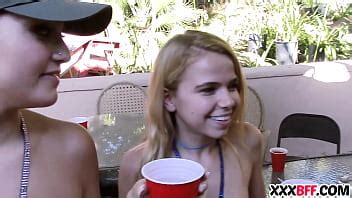 Truco De Consejeros De Campamento De Lesbianas XVIDEOS