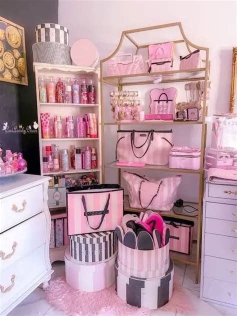 My Super Hot Y2k Dream Room Gallery Posted By Izzy Lemon8