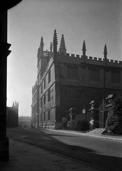 Catte Street Oxford With Hertford College On The Left And The