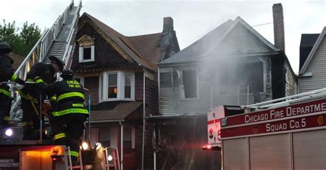 Fire Spreads To Two Houses In Englwood 2 People Displaced Cbs Chicago