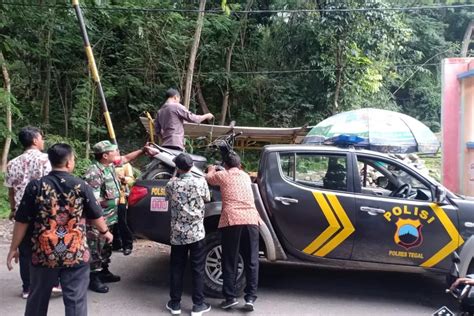 Terjatuh Dari Motor Di Jalur Pintu Masuk Wisata Cacaban Suami Istri