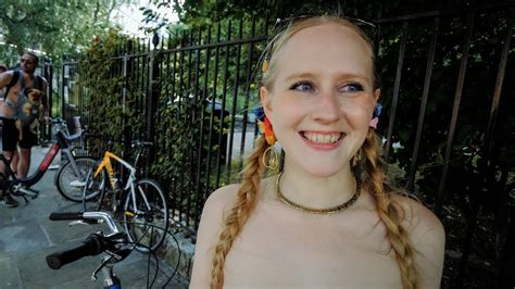 Sex Cute Girl Prepares To World Naked Bike Ride Image My XXX Hot Girl