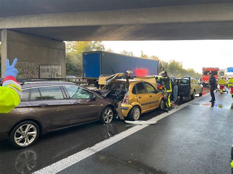 Verkehrsunfall Auf Der A 448 In Bochum