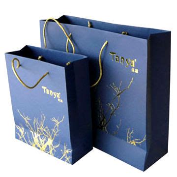Luxury Hot Stamping Gold Paper Bag 1 Material One Side Coated Artwork Paper 2 Color Blue 3