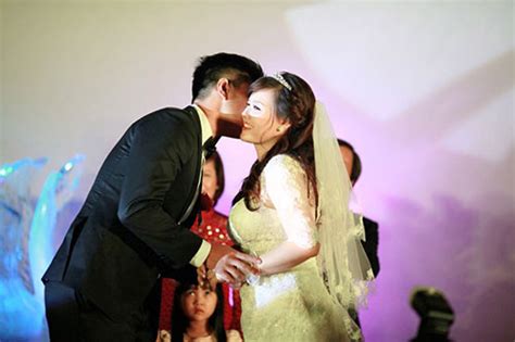 Đám cưới quậy tưng bừng của hot girl Sao Mai