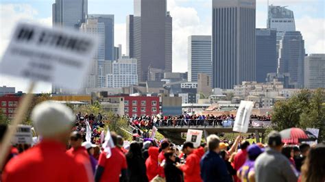 LAUSD teachers to see 21% salary increase, smaller class sizes in ...