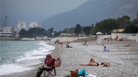 Antalya Da Turistler Sahillere Ak N Etti Son Dakika Haber