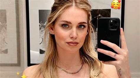 Chiara Ferragni Incinta Tutta Nuda E Col Pancione In Mostra La Foto