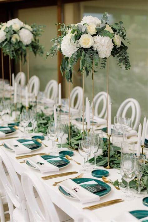 Elegant Emerald Green Wedding Theme Ideas