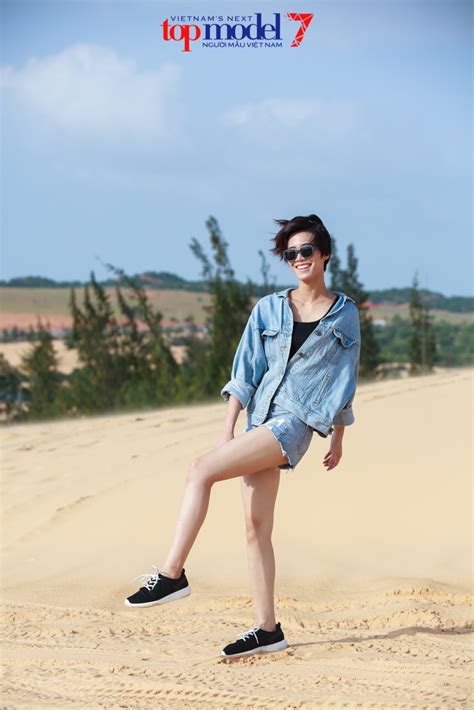 Các hot boy Next Top cởi áo khoe body sexy trên cát