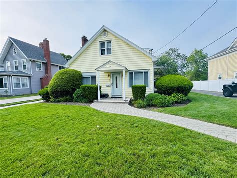 28 Brower Ave, Woodmere, NY 11598 - MLS 868133 - Coldwell Banker