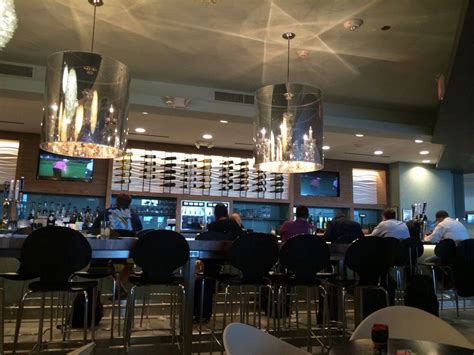 Dining on the Fly: Where to Eat at IAH Airport - Eater Houston