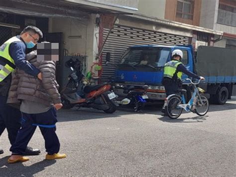 霧峰暖警扶七旬老翁返家 獲民眾po文狂讚 台灣華報