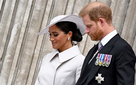 El príncipe Harry y Meghan hacen su primera aparición pública en dos