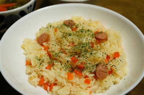 人気1位の炊飯器ピラフが簡単で美味しい！材料入れて炊くだけ♪ リサコログ