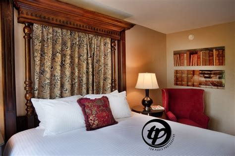 Tom Paule Photography Blog: The Cheshire Inn--- St. Louis