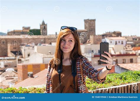 Ein Junger Rothaariger Tourist Macht Ein Selfie Vom Standpunkt Galarza