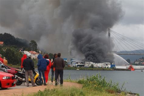 El Humo Del Incendio Se Extendi Por La R A De Vigo Galicia Lbum