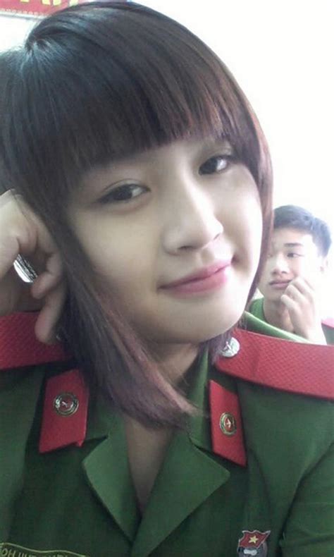 Hot girl cảnh sát cực xinh gây sốt