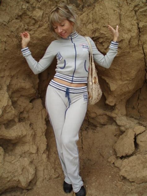 Tony Tit MILF Robin Shows Off Slut 152 Porn Pic