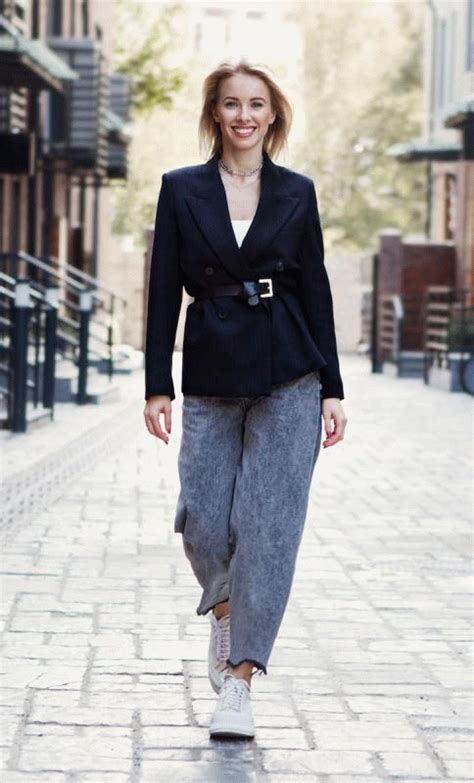 Bikini Model Mit KI Bikini Videos Und Bilder Erstellen