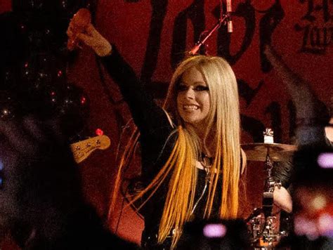 AL8 Avril Lavigne confirma novo álbum para este ano