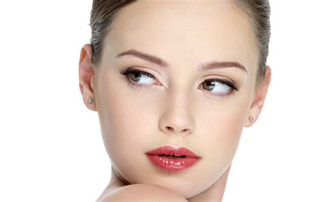 Elegant Expressions: HD Wallpaper of a Woman's Alluring Beauty