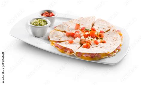 Quesadillas de jamón y queso sobre fondo blanco Ham and cheese