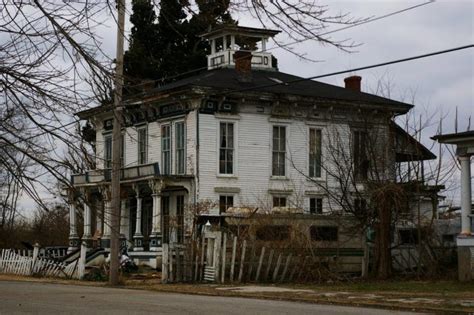 This Creepy Ghost Town In Illinois Is The Stuff Nightmares Are Made Of