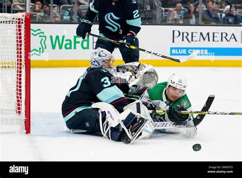 Seattle Kraken Goaltender Philipp Grubauer 31 Blocks A Shot By Dallas