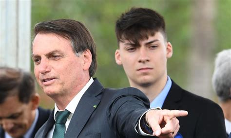 Jair Renan Esteve No Planalto Para Pegar Itens Privados De Bolsonaro