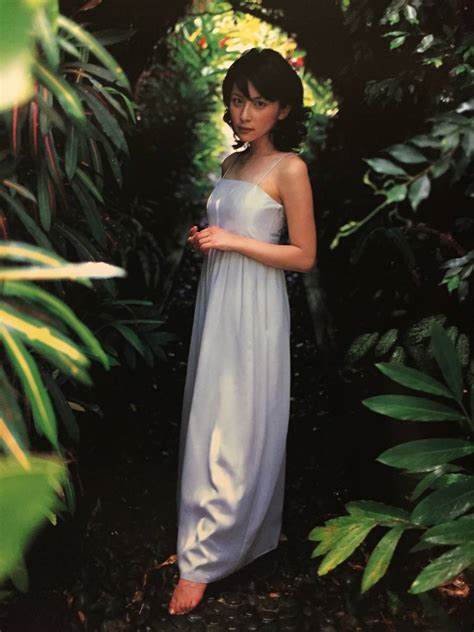 Yahoo!オークション - 古本 帯なし 写真集 ESCAPE 奥菜恵 撮影 西田幸...