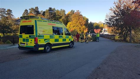 Mannen Tryckte Sjuksk Terskans Huvud Mot Sitt K N