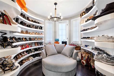 KEEPING UP WITH THE KARDASHIAN CLOSETS — LA CLOSET DESIGN