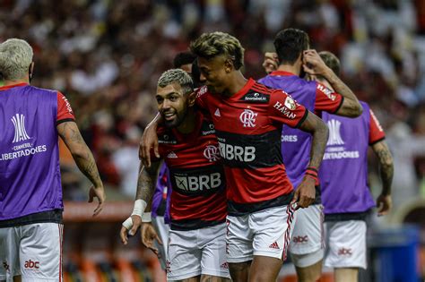 Gabigol E Bruno Henrique Treinam Normalmente E Devem Reforçar Flamengo