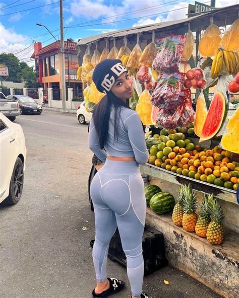 Shenyeng 🐉 On Instagram Pineapple Good Fi Di Pum Pum 🍍 In 2022 Girl Running Fashion