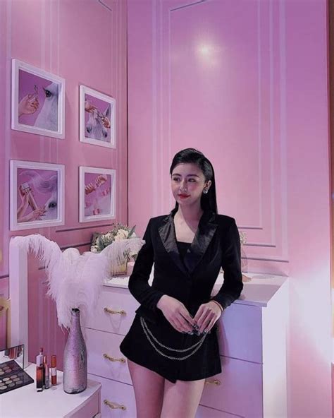 Sau năm gây bão MXH hot girl bánh tráng trộn Đà Lạt ngày càng sang chảnh khó nhận ra