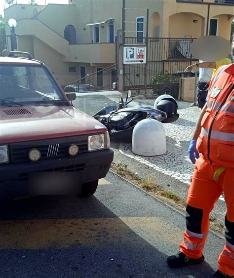 Scontro Auto Scooter Alla Curva Del Don 50enne Lievemente Ferito E