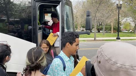 Fourth Texas Migrant Bus Arrives Near Us Capitol In Dc Fox 5 Dc