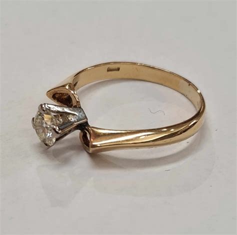 Inel Din Aur Galben 18K Cu Diamant Natural Iau559