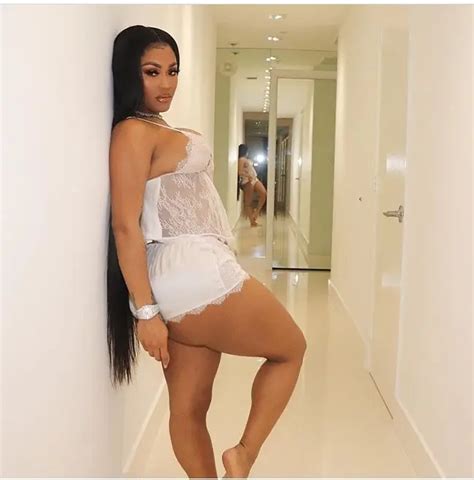 Lira Mercer Lira Galore Scrolller