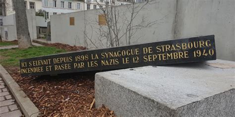 Francia Ancora Antisemitismo Strasburgo Rovesciata La Stele Della