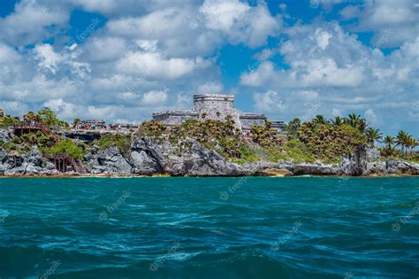 Premium Photo | Maya ruins in tulum